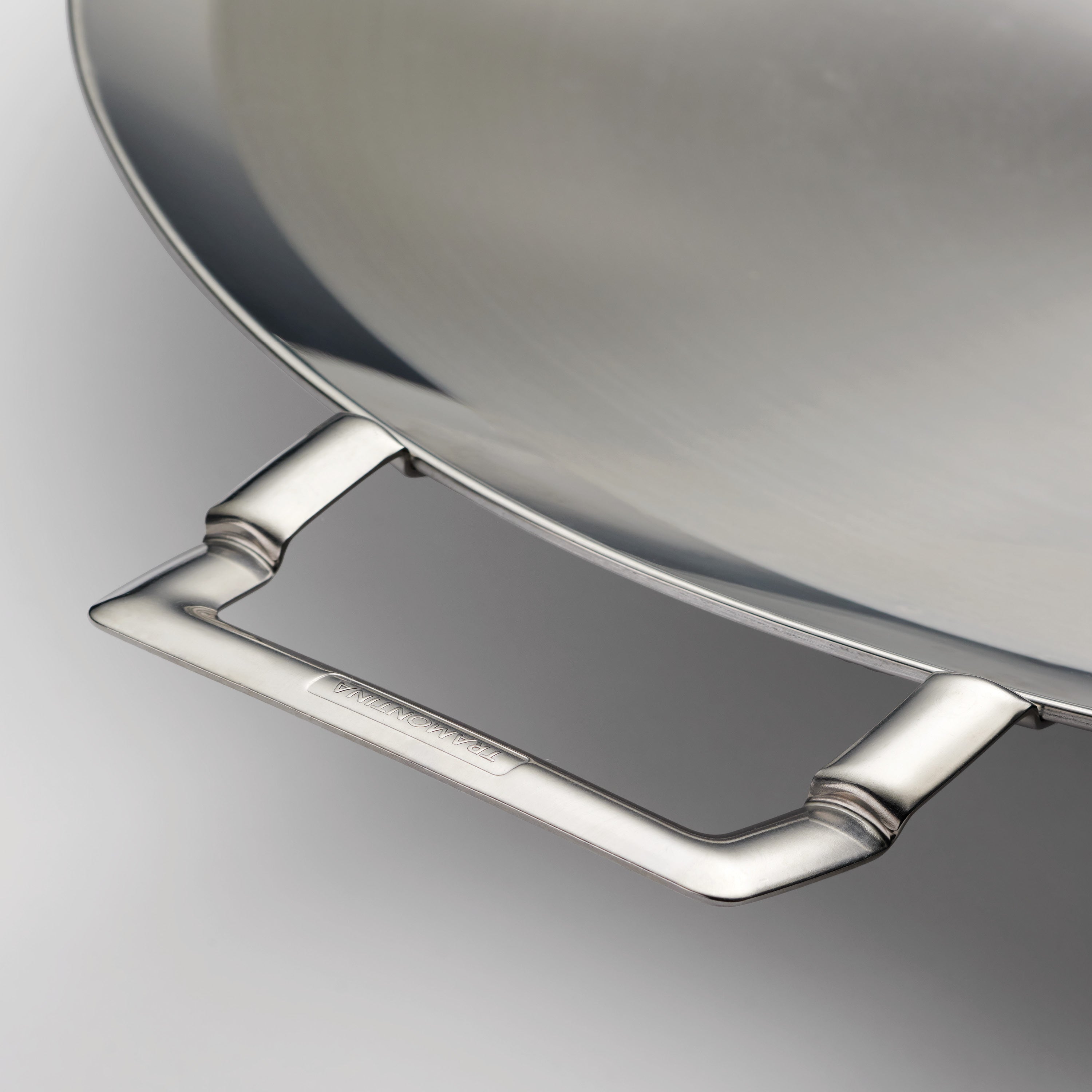 tramontina-churrasco-bbq-17-25-inch-tri-ply-clad-stainless-steel-round-grill-pan image 6