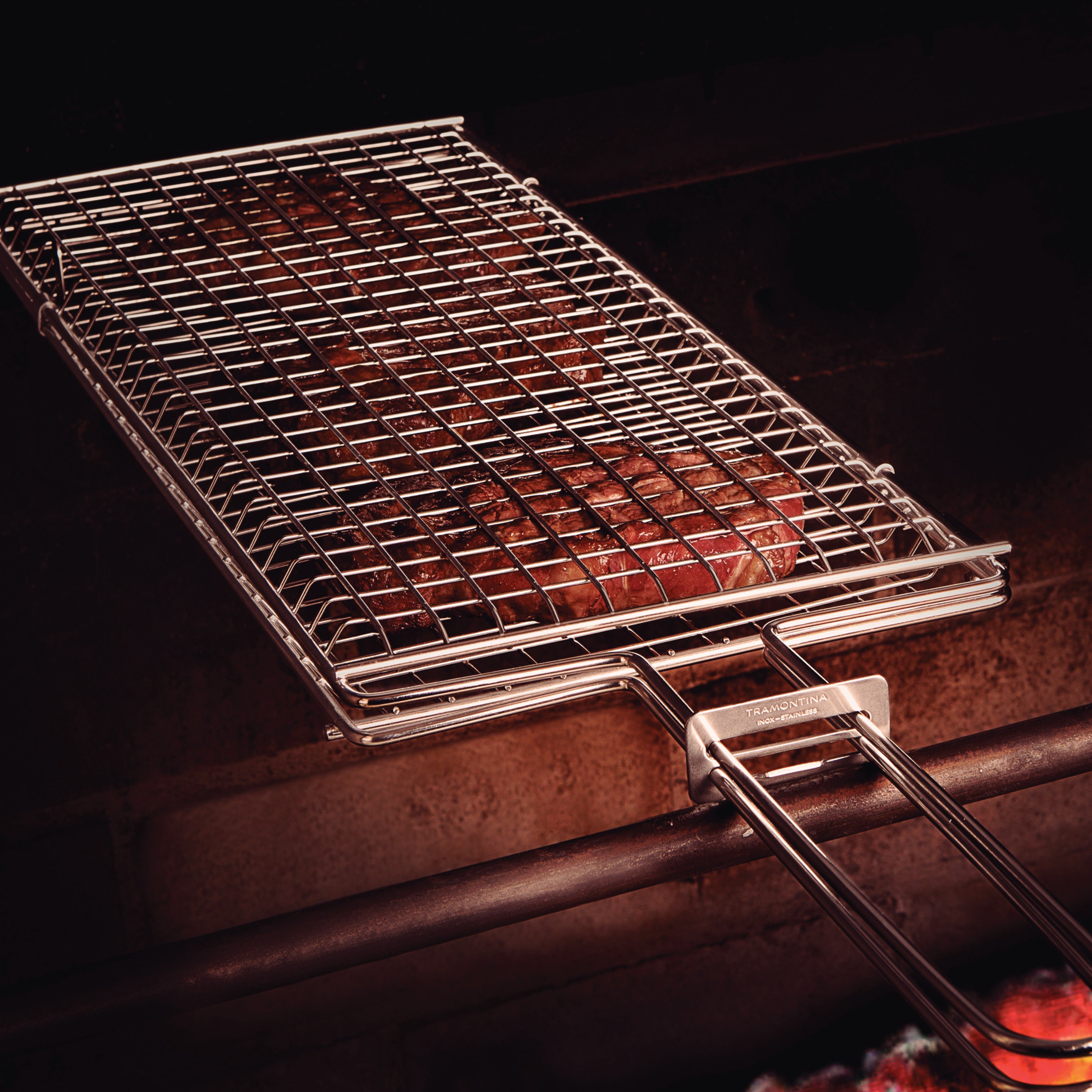 tramontina-churrasco-bbq-18-x-7-inch-stainless-steel-flat-grill-basket-with-curv image 5