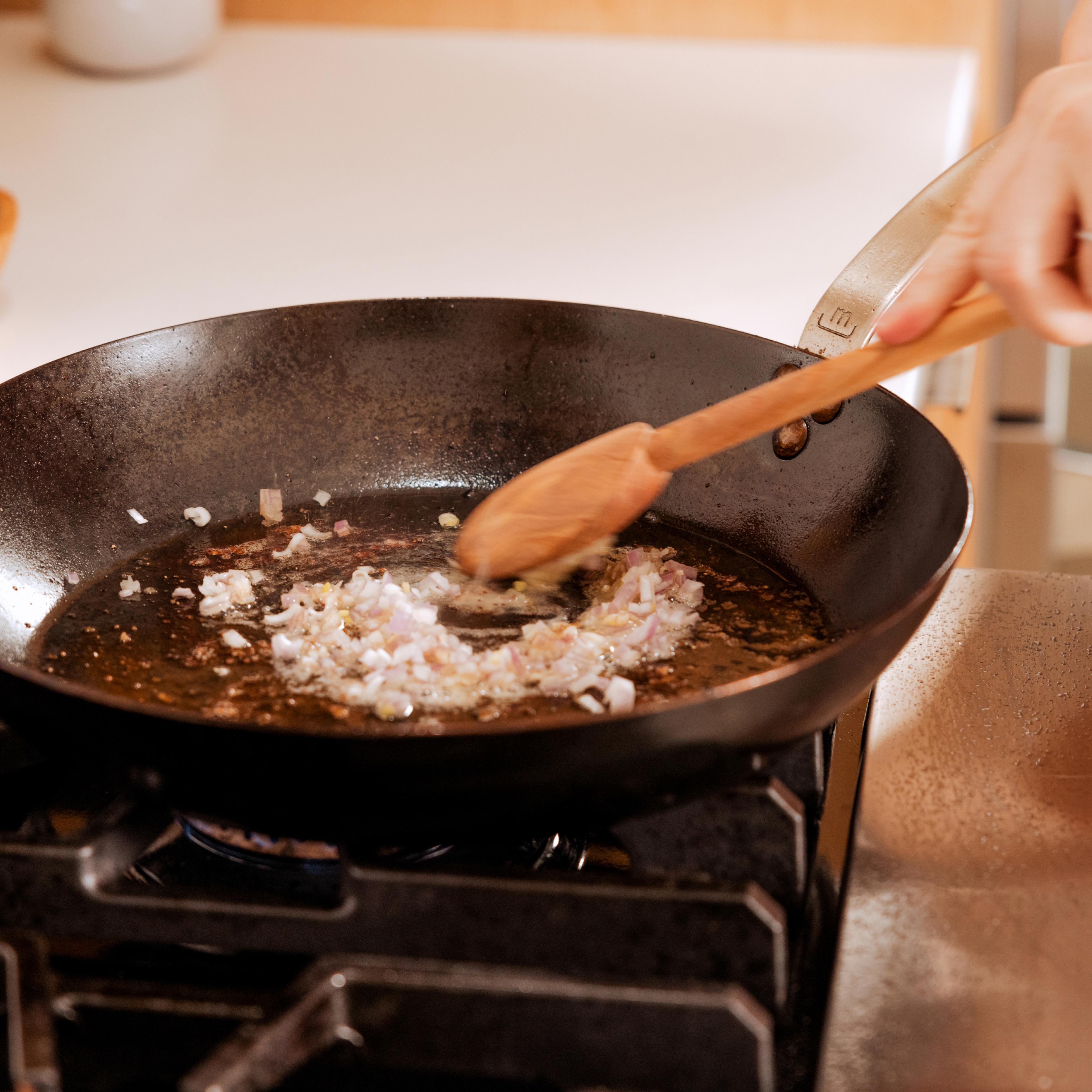 made-in-factory-seconds-seasoned-carbon-steel-frying-pan-pre-seasoned-skillet-wi image 2