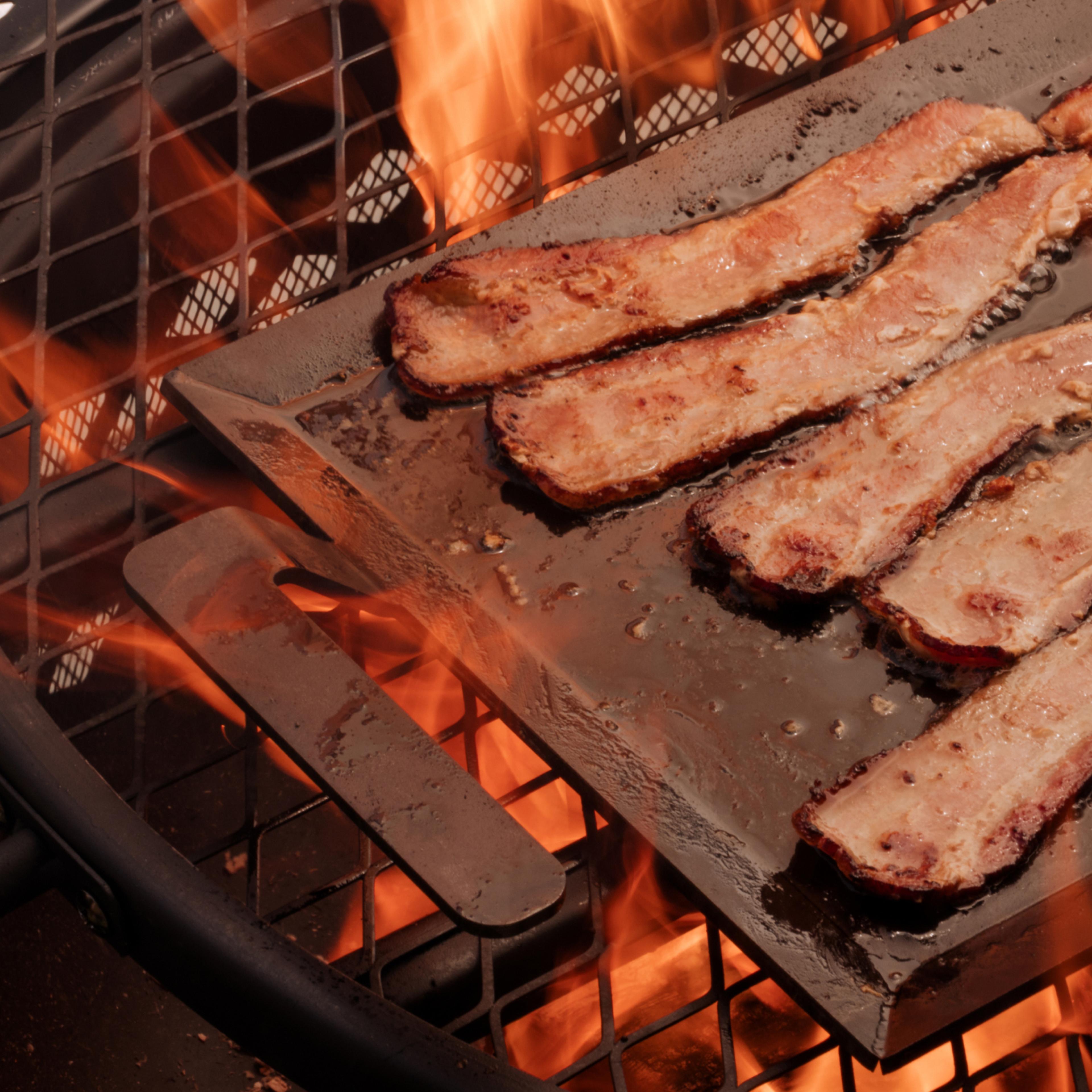 made-in-carbon-steel-griddle-set-with-grill-press-4mm-professional-grade-2-piece image 5