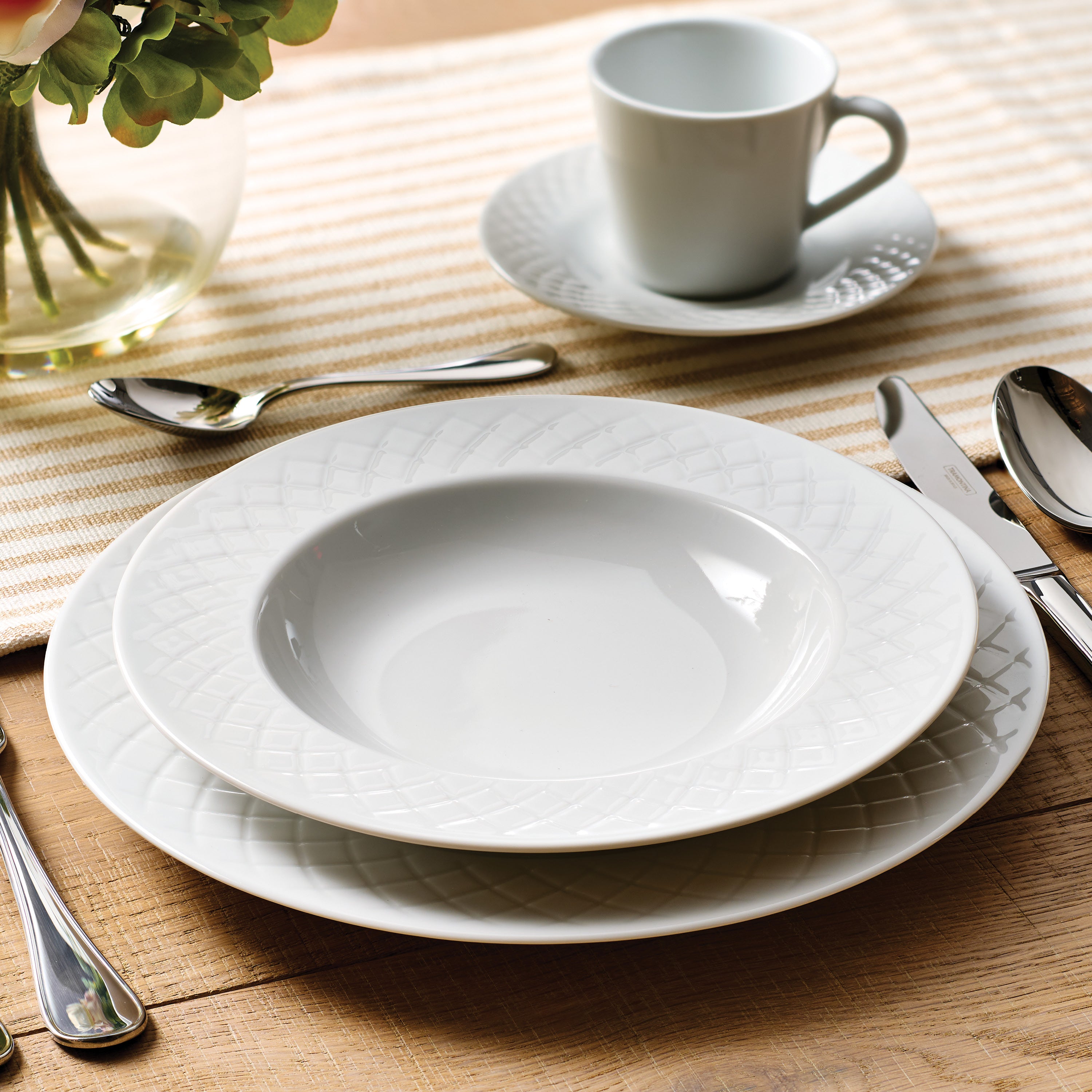 tramontina-ingrid-20-piece-porcelain-dinner-set-with-plates-cups-and-saucers image 5