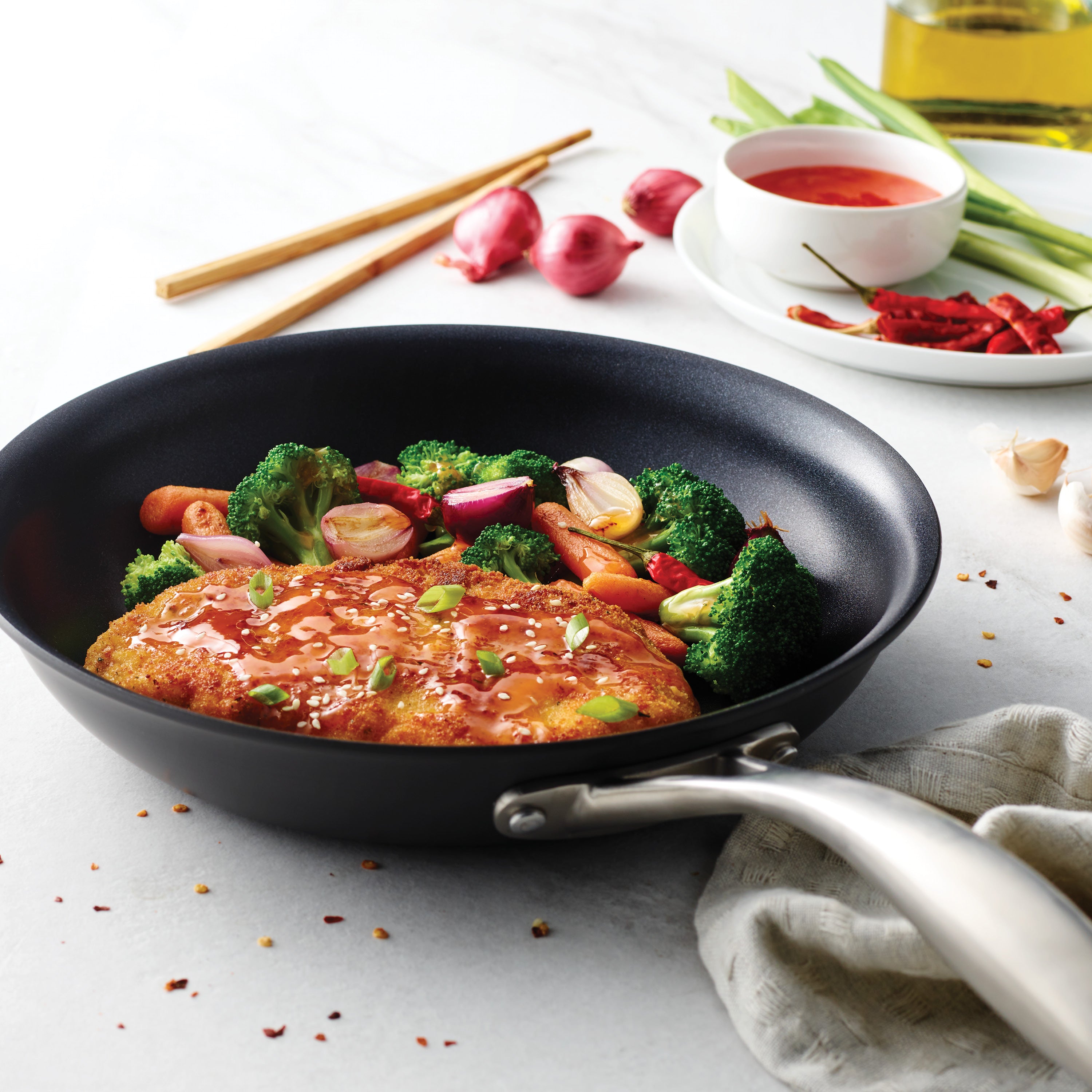 tramontina-onyxpro-hard-anodized-aluminum-fry-pan-heavy-gauge-nonstick-skillet-w image 7