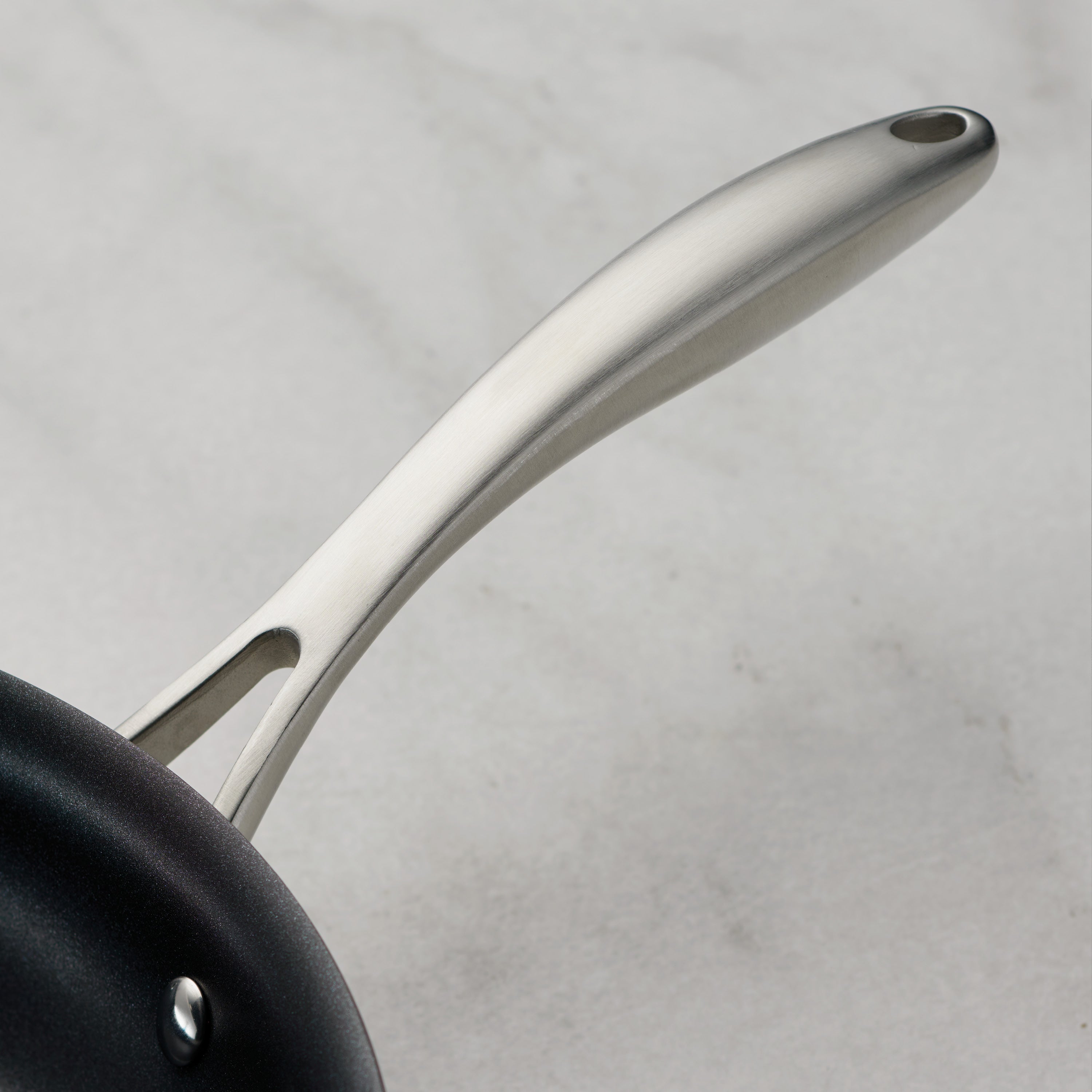 tramontina-onyxpro-hard-anodized-aluminum-fry-pan-heavy-gauge-nonstick-skillet-w image 5