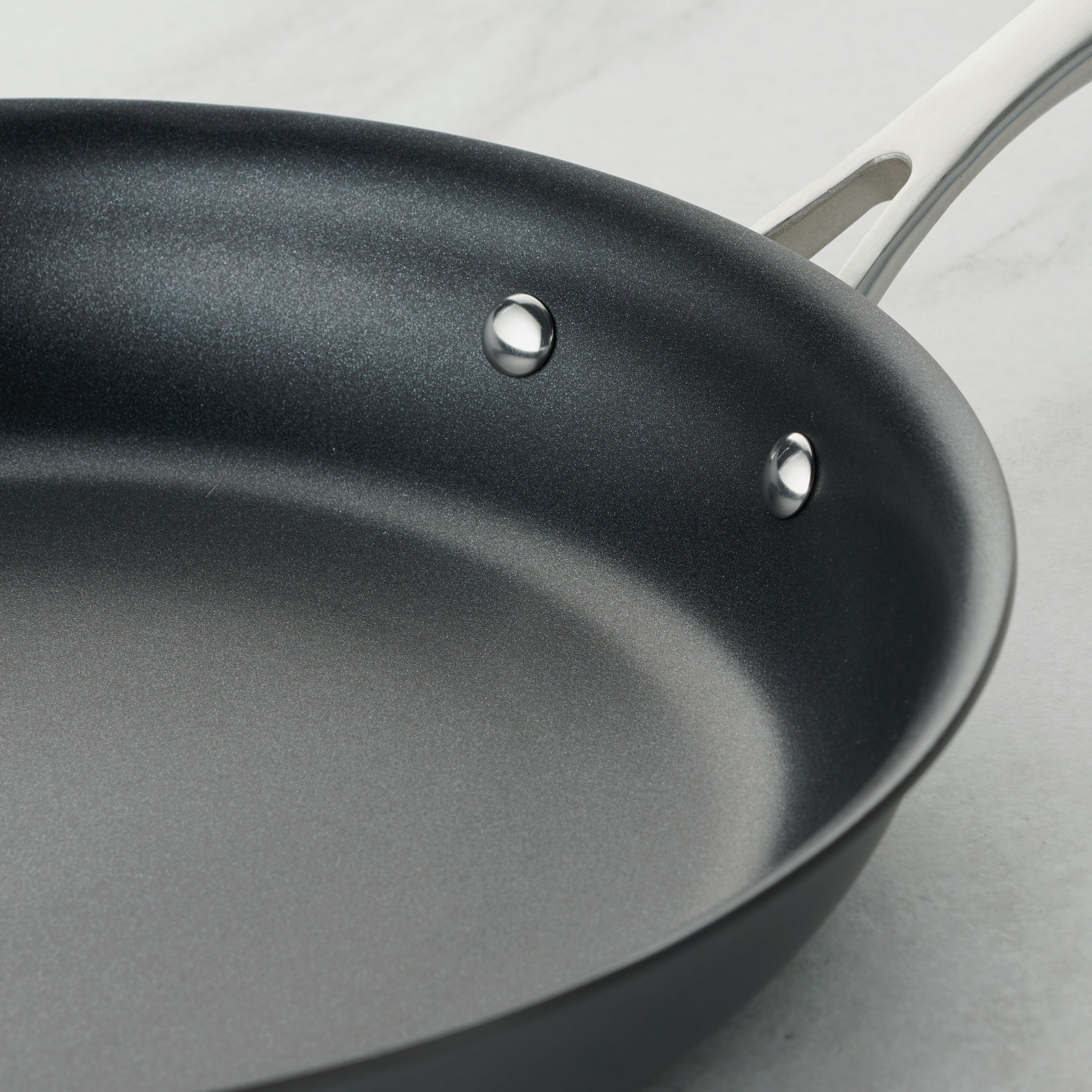 tramontina-onyxpro-hard-anodized-aluminum-fry-pan-heavy-gauge-nonstick-skillet-w image 3