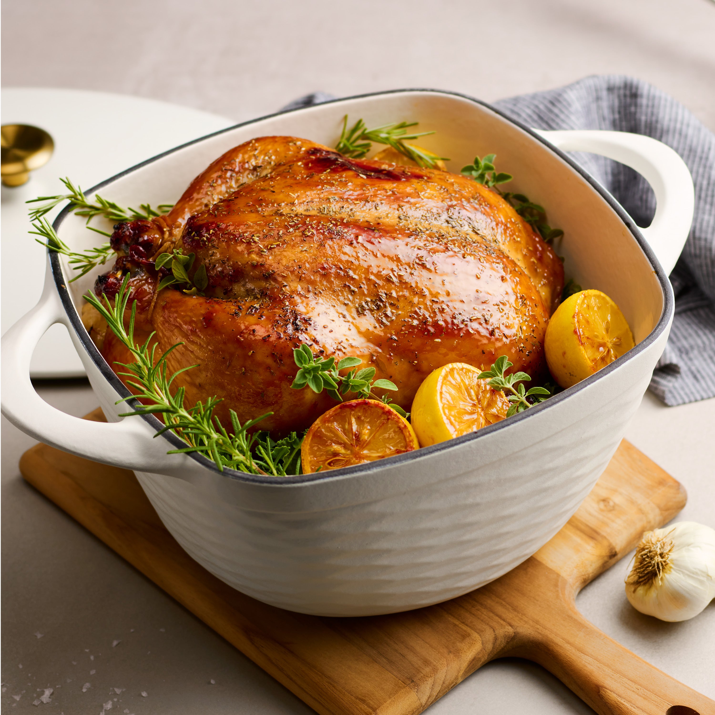 tramontina-prisma-7-quart-enameled-cast-iron-covered-square-dutch-oven image 2