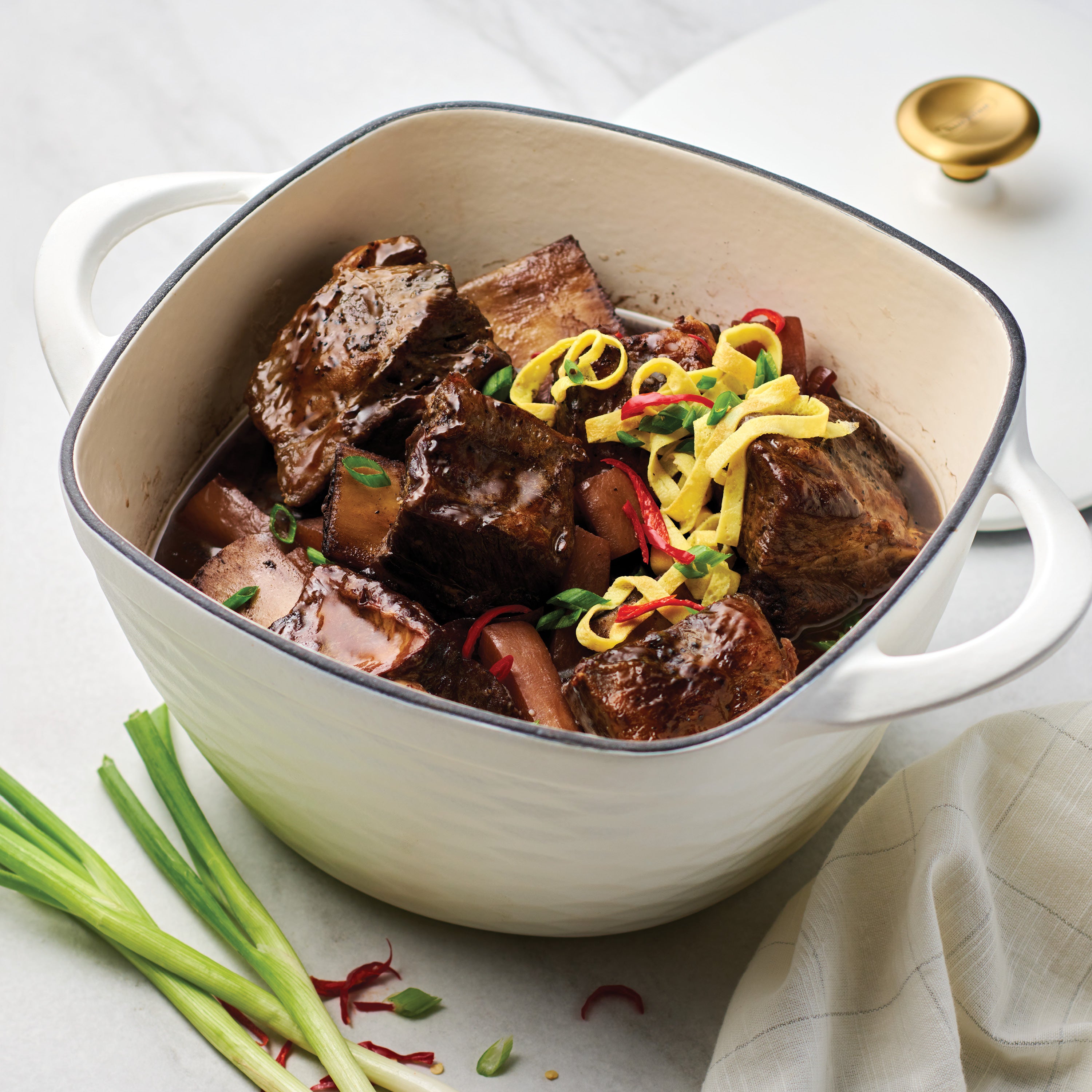 tramontina-prisma-7-quart-enameled-cast-iron-covered-square-dutch-oven image 3