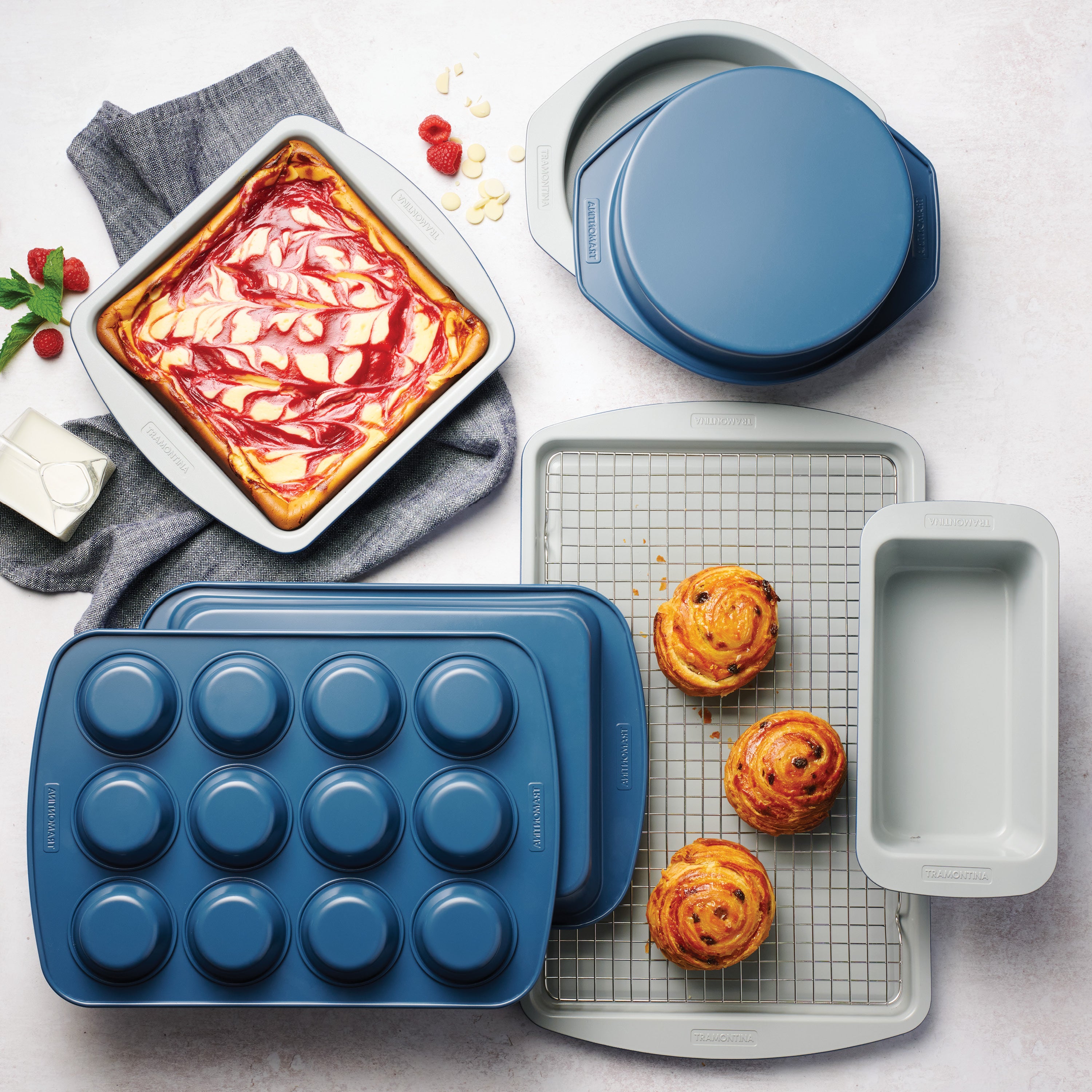 tramontina-rise-ceramic-nonstick-aluminized-bakeware-set image 2