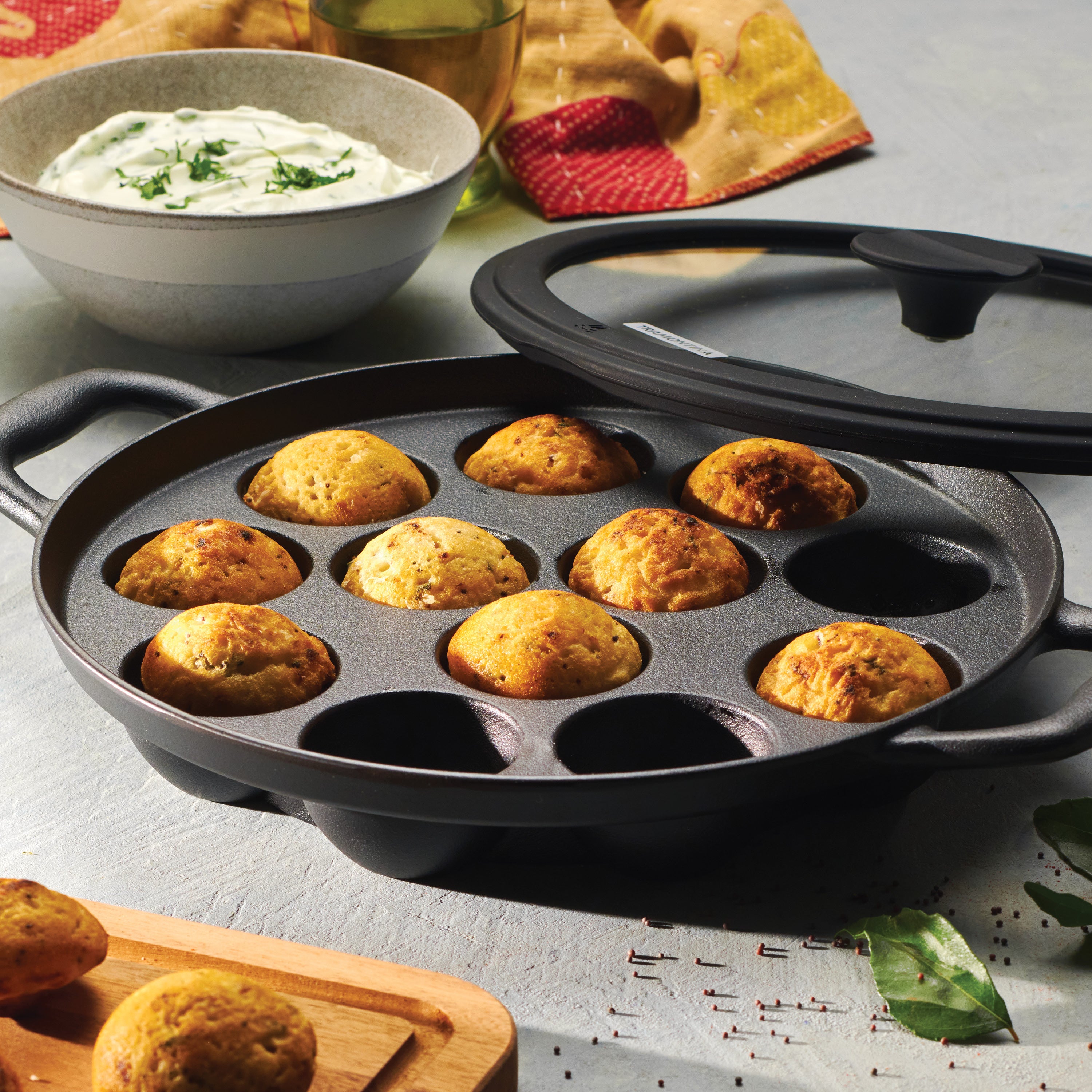 tramontina-utsava-pre-seasoned-cast-iron-paniyarrakal-pan-with-lid-disamatic-cas image 2
