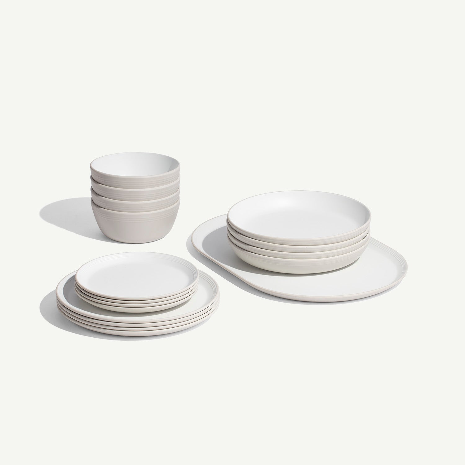 made-in-outdoor-dining-set-poolside-safe-dinnerware-collection image 1